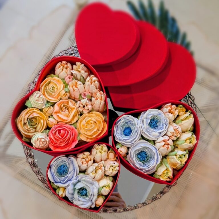 Valentine's gifts with edible handmade marshmallow flowers